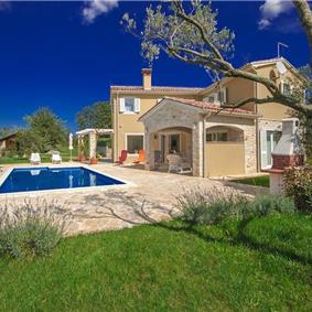 4 bedroom villa with pool near Sveti Lovrec, sleeps 8